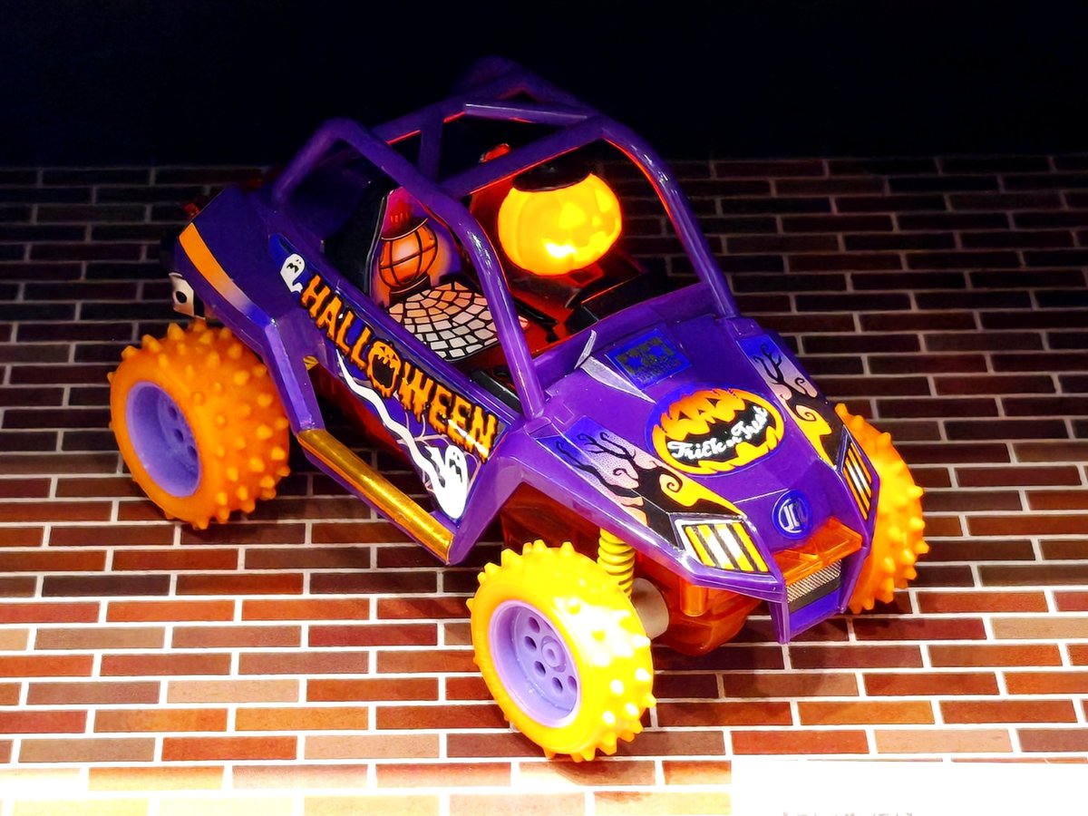 mini4wd's tweet photo. 【改造例】カボチャ(ジャック・オー・ランタン)のパーツは中が空洞なので、市販のLEDを入れてライトアップできます。#ミニ四駆 #全日本模型ホビーショー https://t.co/CvJWNFrBbg