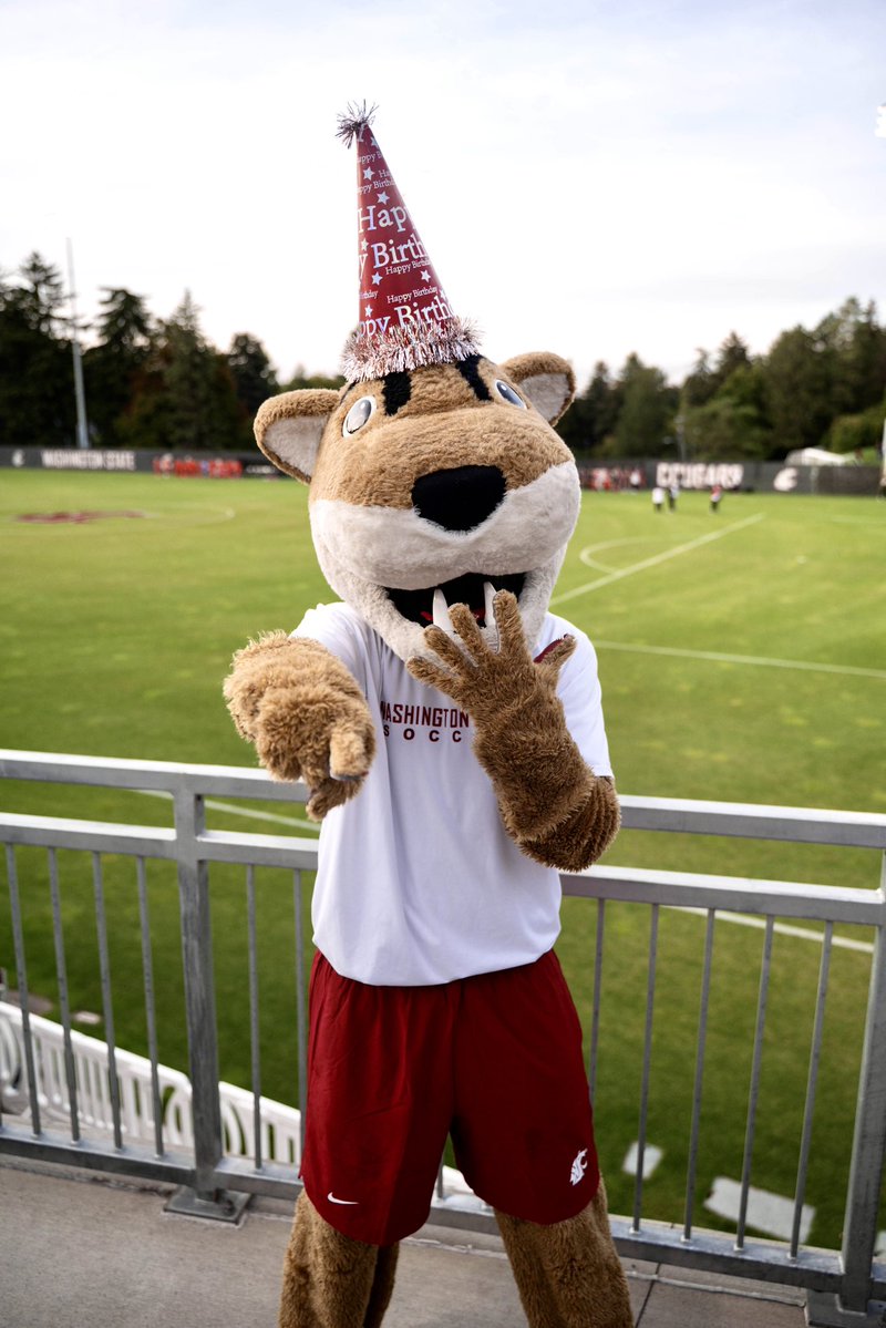 WSUCougars's tweet photo. Happy Birthday Butch 🎉

#GoCougs | #NextIsNow https://t.co/fDMeDNlMh0