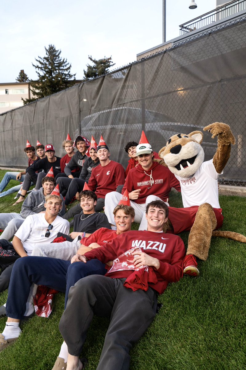 WSUCougars's tweet photo. Happy Birthday Butch 🎉

#GoCougs | #NextIsNow https://t.co/fDMeDNlMh0