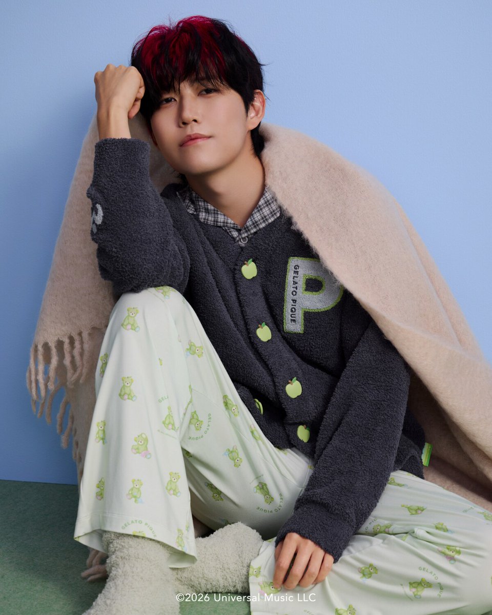 natalie_mu's tweet photo. Mrs. GREEN APPLEとジェラピケが初コラボ
オリジナルキャラ“グリベア”がモチーフ🍏🧸

🛋️メンバー着用写真＆全10種類のラインナップ
https://t.co/KbphFMuVDs

#MrsGREENAPPLE https://t.co/zMbNB5Jytf