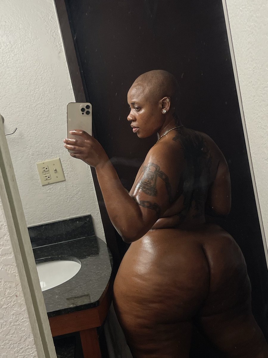 Jojoluv2stroke's tweet photo. @eyeshaventseen1 and her amazing fully naked body gotta be the sexiest shii u gon everrr see😍😋she look sooo fucking gooodd bruuu https://t.co/0pxJeXfBFh