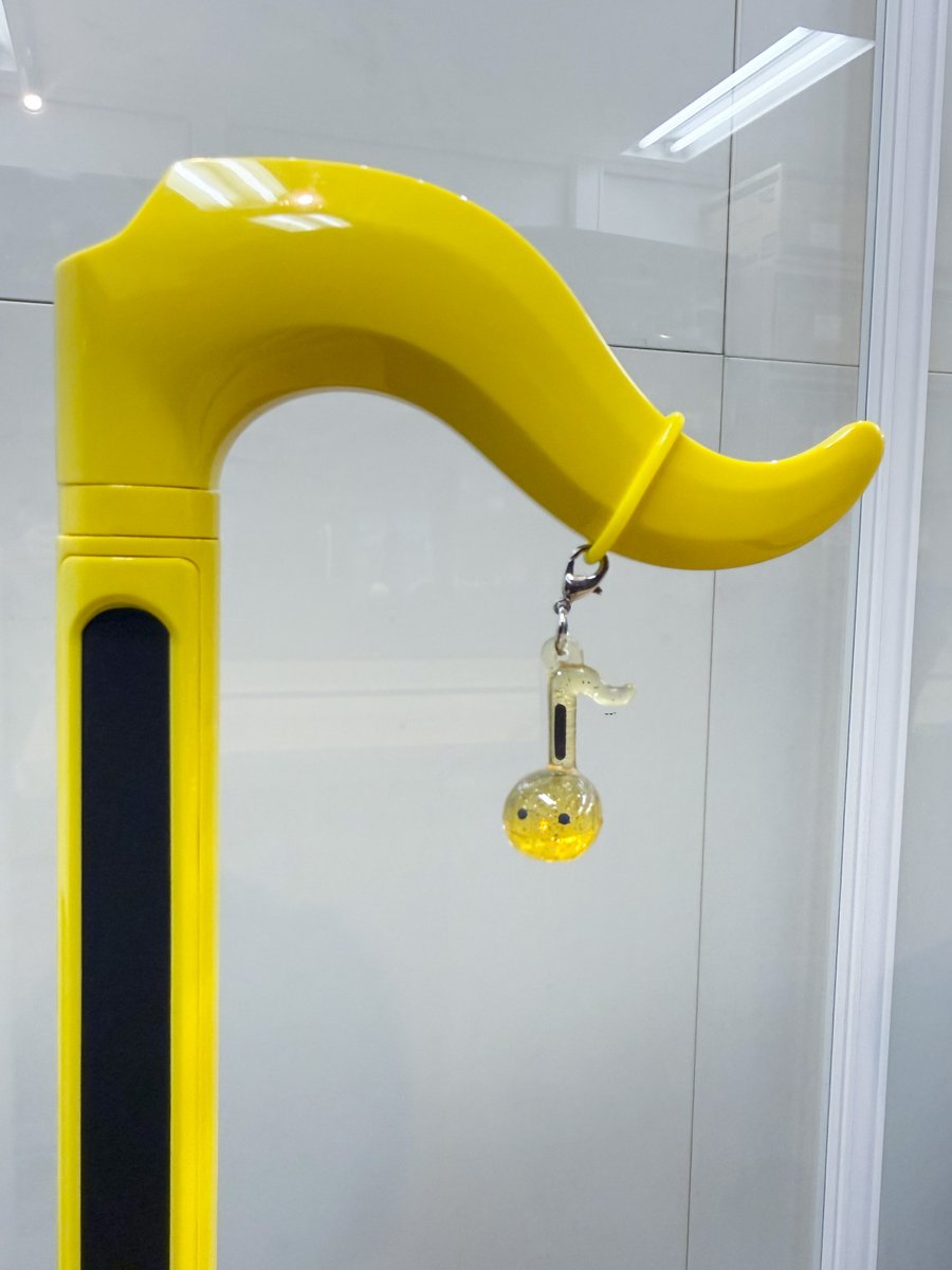 Otamatone_JP's tweet photo. プラチナドン・キホーテ白金台店頭にてオタマトーンめじるしアクセサリー発見♪
イエロー捕獲!
#めじるしアクセサリー
#オタマトーン
#otamatone
#明和電機 https://t.co/dmaIyqqxuU