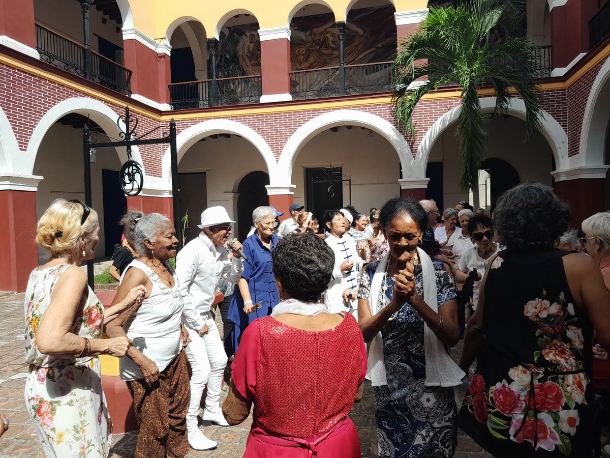 smarthnayade's tweet photo. El día del Adulto Mayor se celebró en el Museo Provincial "La Periquera" con representación teatrales, música y danza. Con la participación del los Clubes de la 3er edad, la Colonia China y Casas de Abuelos.
#SomosCulturaHolguín
#HonorHolguinero https://t.co/KBh6CuChwJ