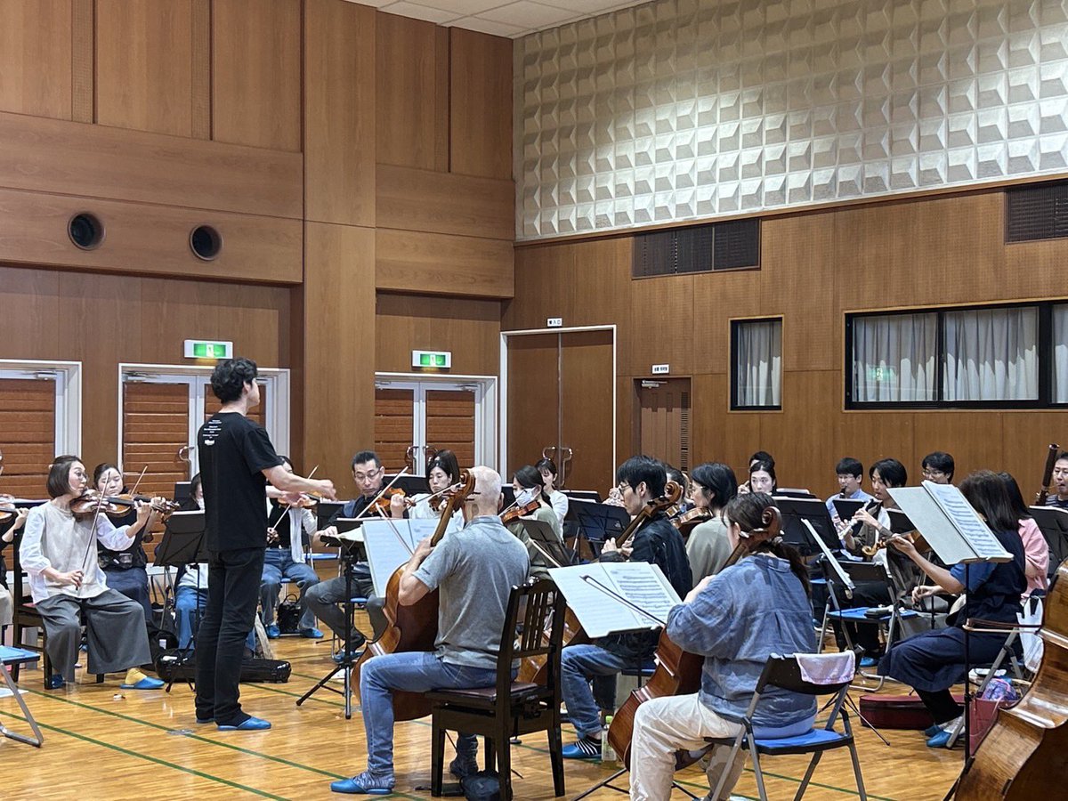Amabile_phil's tweet photo. 🎻 第25回定期演奏会 リハーサル開始！

今回は、オール・シューマン・プログラム✨
シューマンの魅力を存分にお楽しみいただける公演です。

🎫 チケットはまだお求めいただけます！
全席指定となっておりますので、ぜひお早めにお申し込みください。
🎫https://t.co/qJuRXuyjao https://t.co/d0zH4umL0N