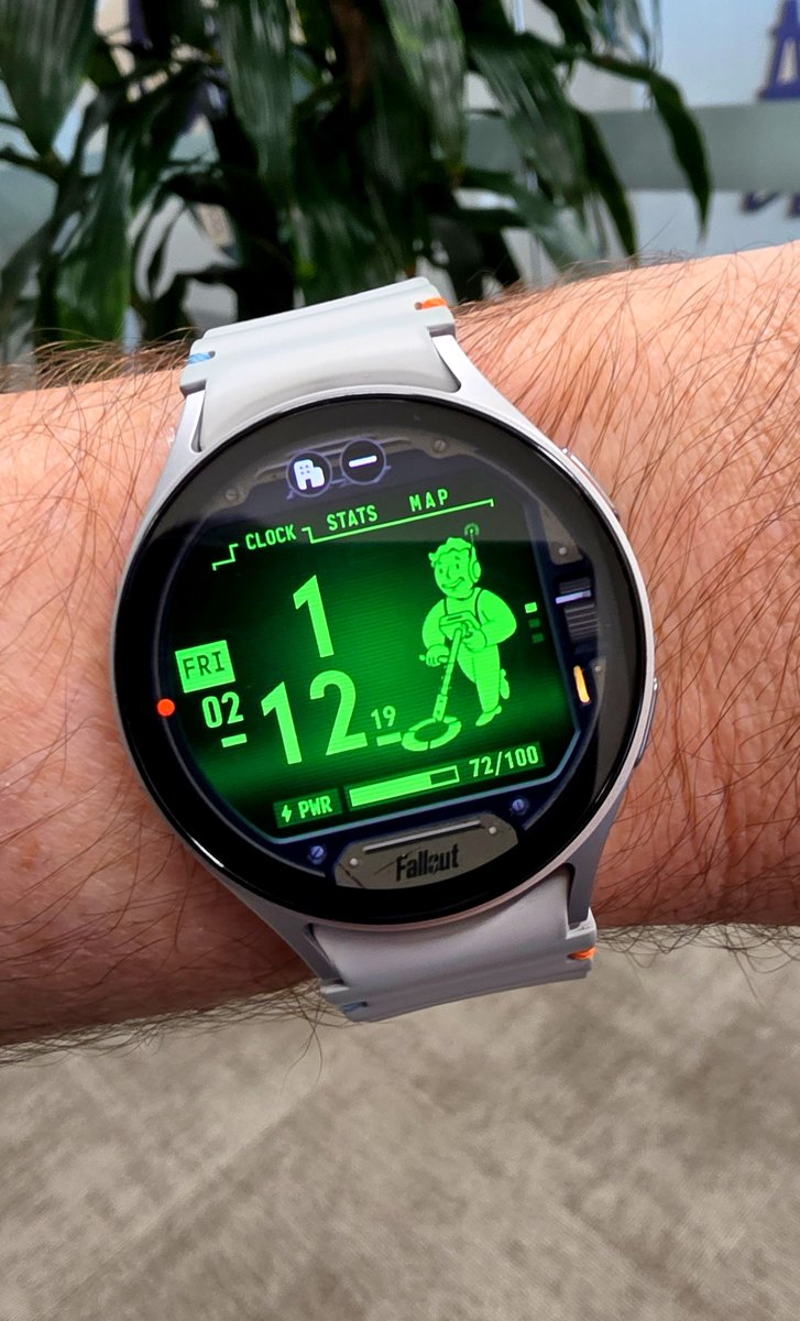 sincespacies's tweet photo. Is it quitting time yet? https://t.co/YBx31zv6Z7