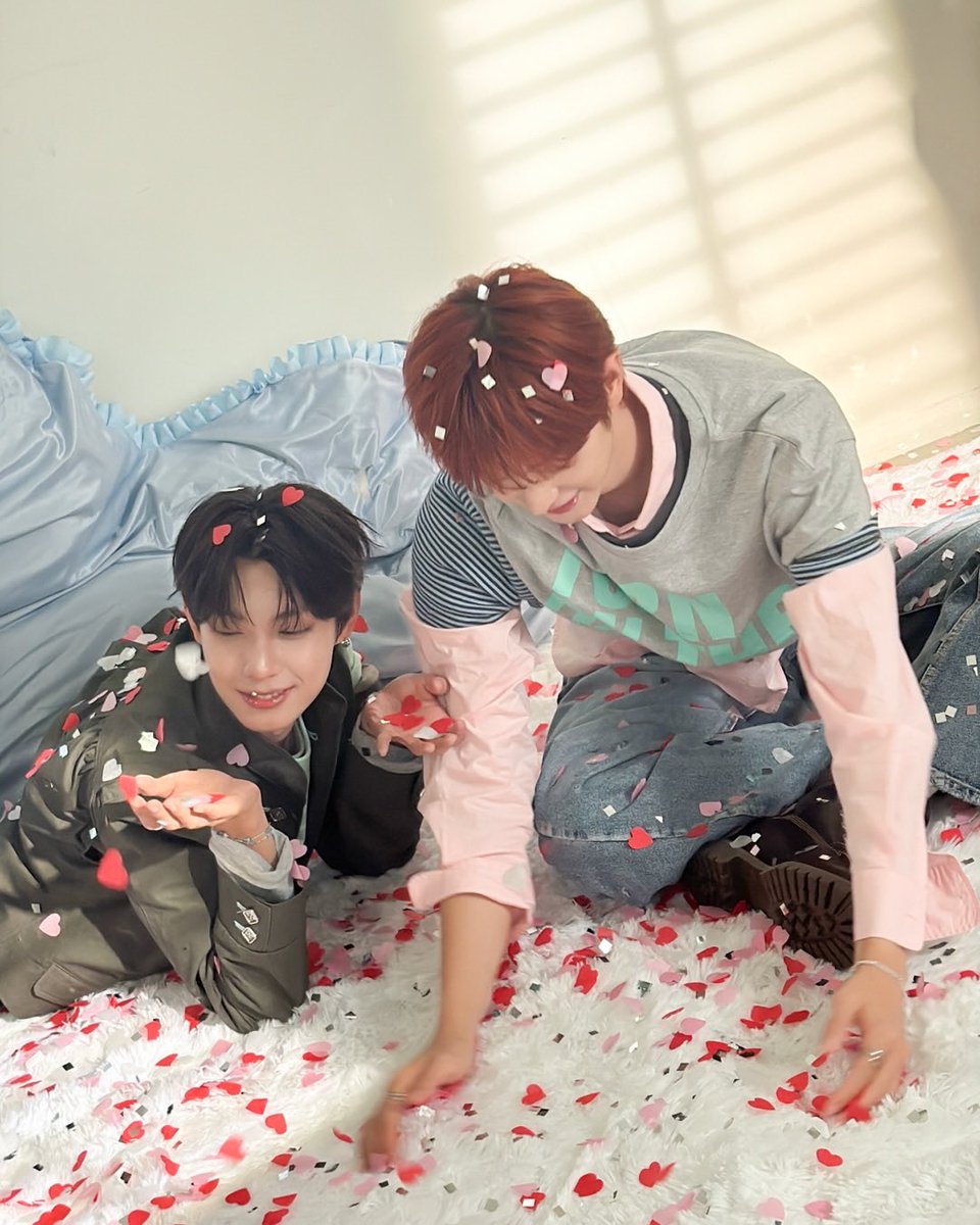 page_liyu's tweet photo. FLARE U LOVEHOOD 「BOYHOOD」 behind pics 🤍

♡ ·˚ ༘₊· ͟͟͞͞➳ ♡ #FLAREU #플레어유 #LOVEHOOD https://t.co/fTqw1XxbCm