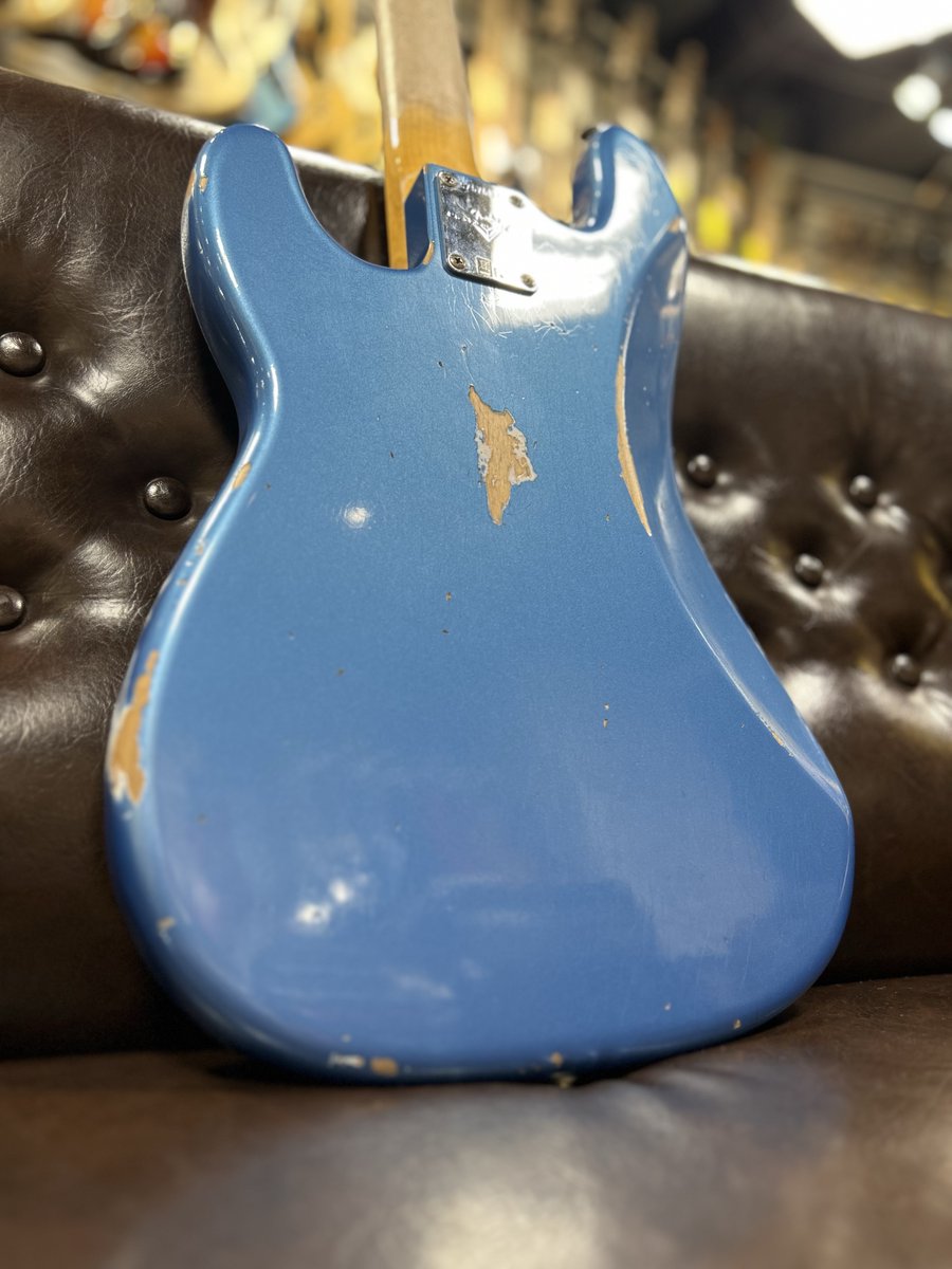 1484shibuya's tweet photo. 【#Fender Custom Shop / Time Machine 1964 Precision Bass Relic Aged Lake Placid Blue】
¥657,800
https://t.co/tRrcoHysFj
鮮やかなLake Placid Blueと絶妙なレリックが最高のマッチングを果たした一本!
溢れる貫禄、ゴリッと分厚いサウンドもGoodです!
#Bass #ベース #FenderCustomShop https://t.co/sNyQOpPUCe