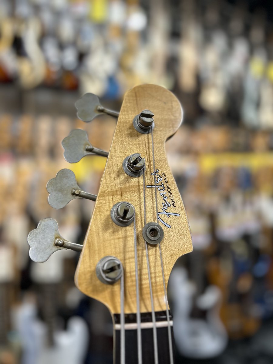 1484shibuya's tweet photo. 【#Fender Custom Shop / Time Machine 1964 Precision Bass Relic Aged Lake Placid Blue】
¥657,800
https://t.co/tRrcoHysFj
鮮やかなLake Placid Blueと絶妙なレリックが最高のマッチングを果たした一本!
溢れる貫禄、ゴリッと分厚いサウンドもGoodです!
#Bass #ベース #FenderCustomShop https://t.co/sNyQOpPUCe