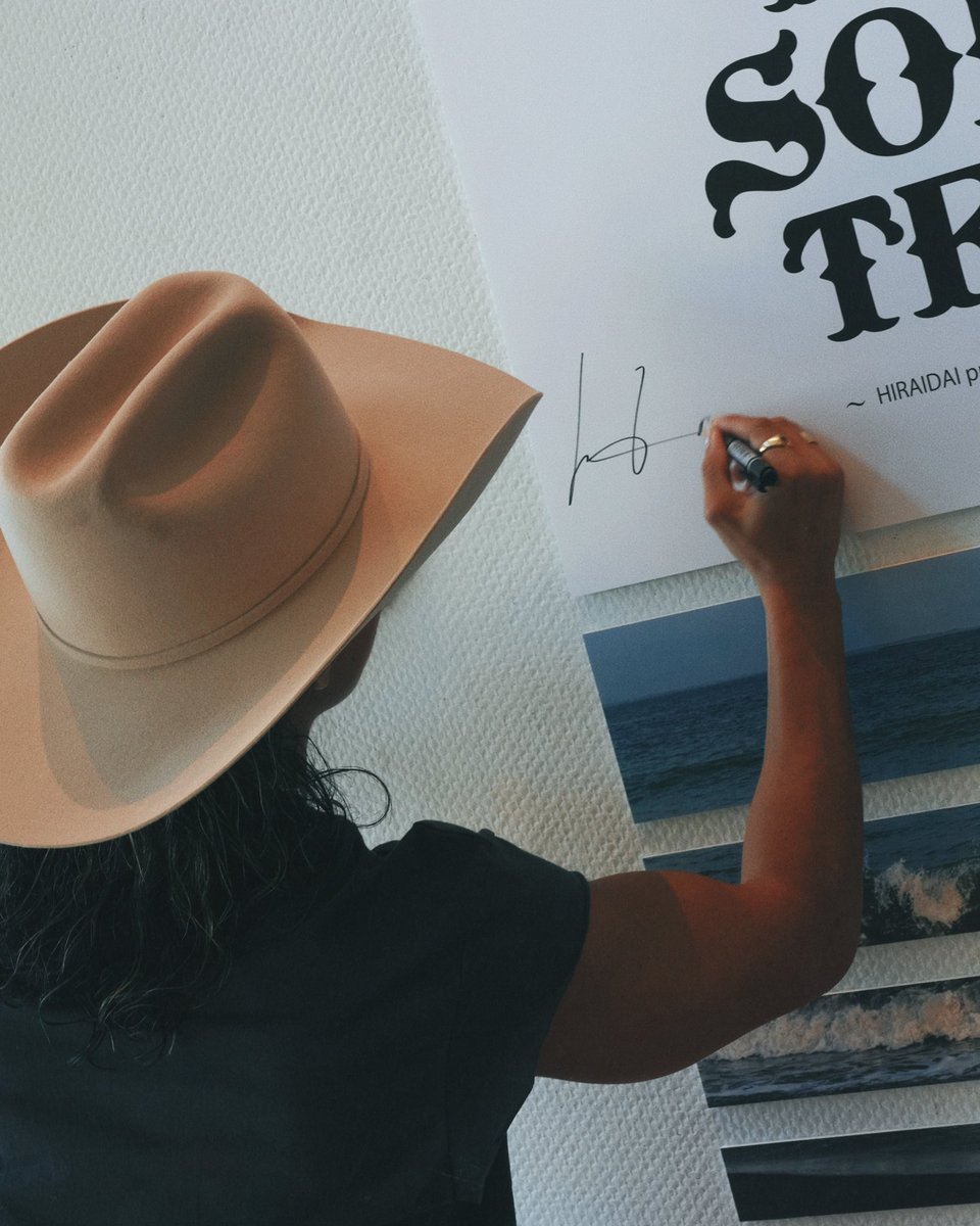 hiraidai's tweet photo. THE SOLO TRIP POP-UP SHOP SHONAN T-SITE

"THE BEACH TRIP"がスタートした2019年以来の茅ヶ崎でのワンマン公演開催を記念して、10月1日より『HIRAIDAI presents THE SOLO TRIP』POP-UP SHOPを湘南T-SITEにて開催中！

佐賀・宮城公演でも販売の『THE SOLO TRIP 2026』OFFICIAL MERCHANDISEのアイテムに加えて、POP-UP SHOPでは一足早く新商品もサプライズ登場。
『THE BEACH TRIP 2026』アイテムも一部ラインナップします。

2026年10月1日(木) ～ 11月15日(日) 午前８時～午後９時

みんな遊びにおいで〜🤠