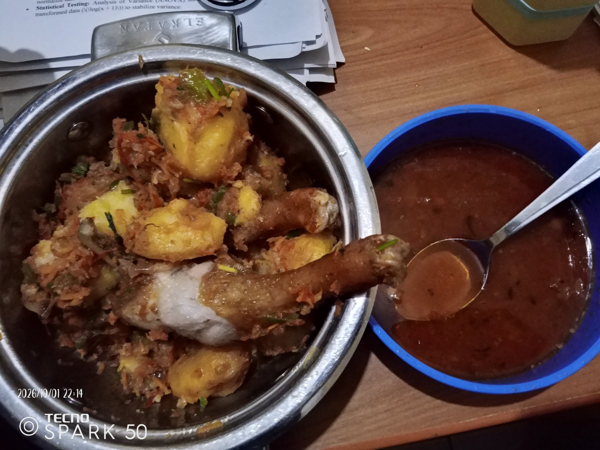 Jammohjammoh81's tweet photo. Yesternight a neighbour who is a clinical officer surprised me with this delicious meal....
Had not eaten a good meal in a long long time. 
She a good cook for real....eeeiiish.
Had my fill and lost myself in it. https://t.co/RSKLRuob9I