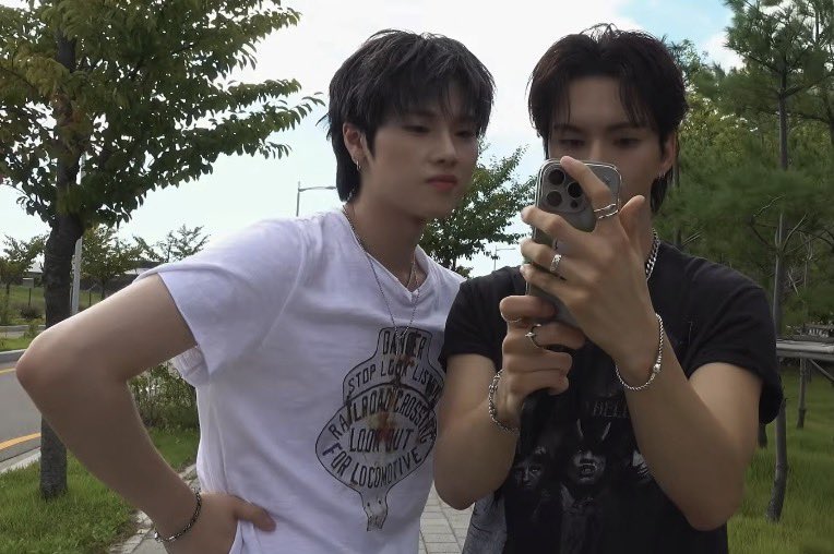 ryuuzzang's tweet photo. 🤍🖤 https://t.co/V9YN5inyMq