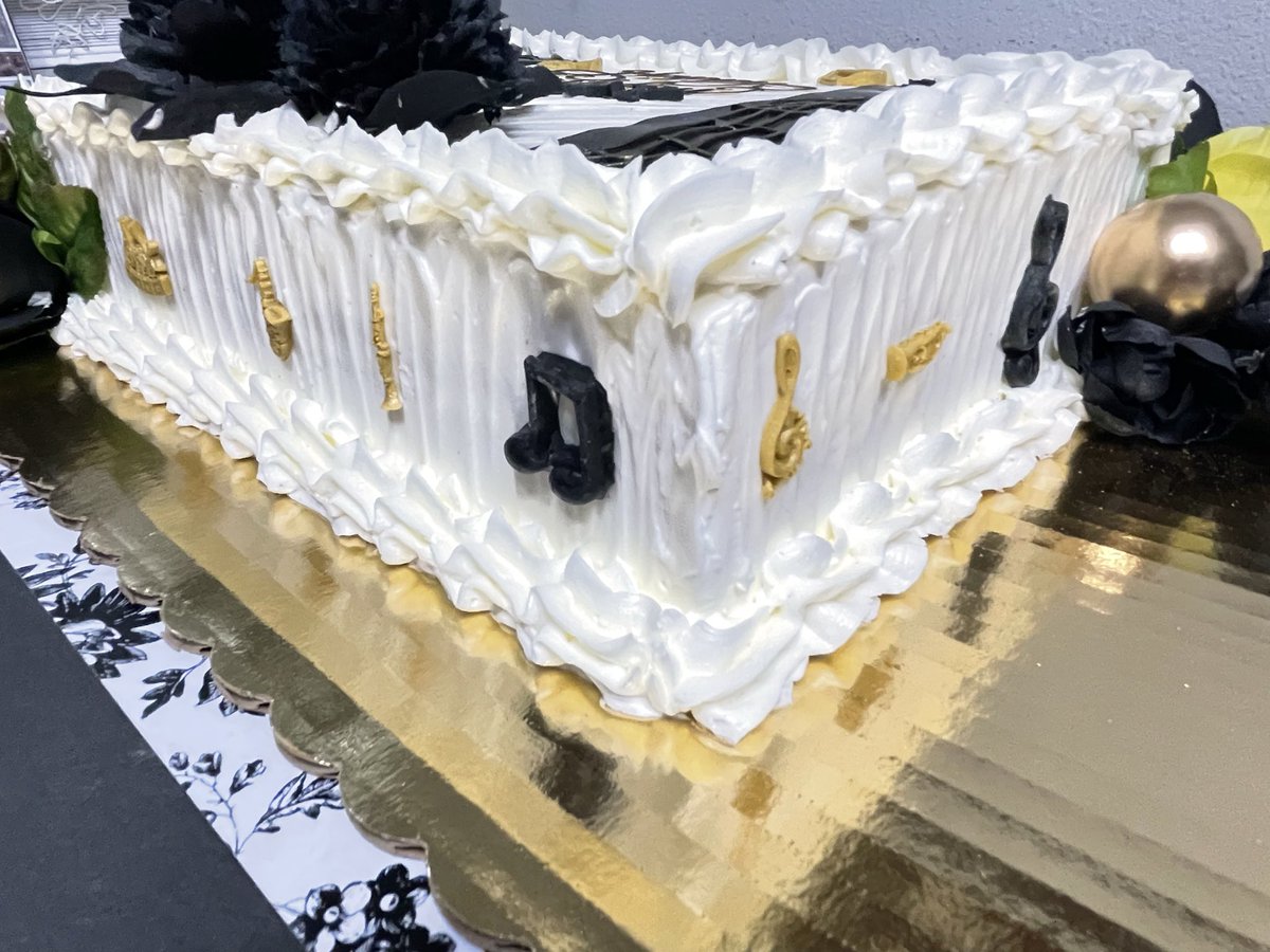 CateredCakes's tweet photo. Jazz Under the Stars” is the theme of this birthday celebration cake. With split flavors of Vanilla and Key Lime, this beauty was a crowd favorite and loved by the guest of honor. Thanks @pattyg922 for your ongoing support. #birthday #cake #keylime https://t.co/ttqmpbMwQp