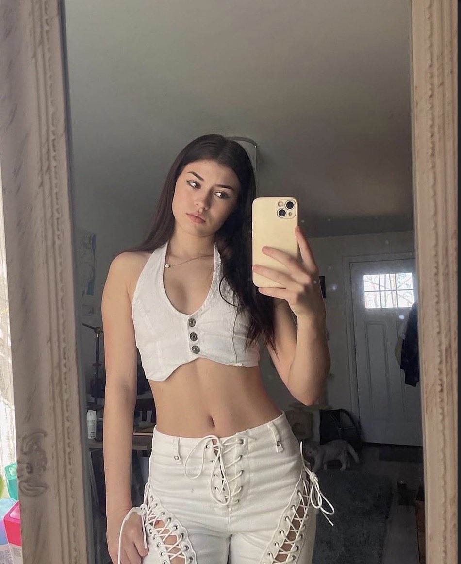 HannahA125's tweet photo. Hey Hey dm me  #cumtribute #dmme https://t.co/FBWRhfRt6C