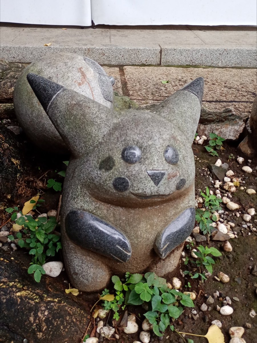 Fridge_0_Empty's tweet photo. 「居木神社」② 
#ピカチュウ います🐹
#ドラえもん います🐈️🐾
#お願いうさぎ あります🐰 https://t.co/kNWiVCaOnT