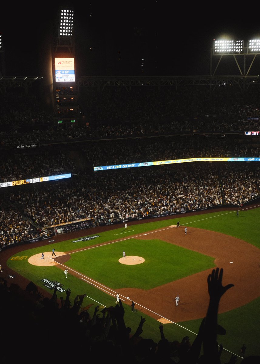 TOside19's tweet photo. 2026 Game 1 Wild Card scenes https://t.co/MAj0JZfBLL