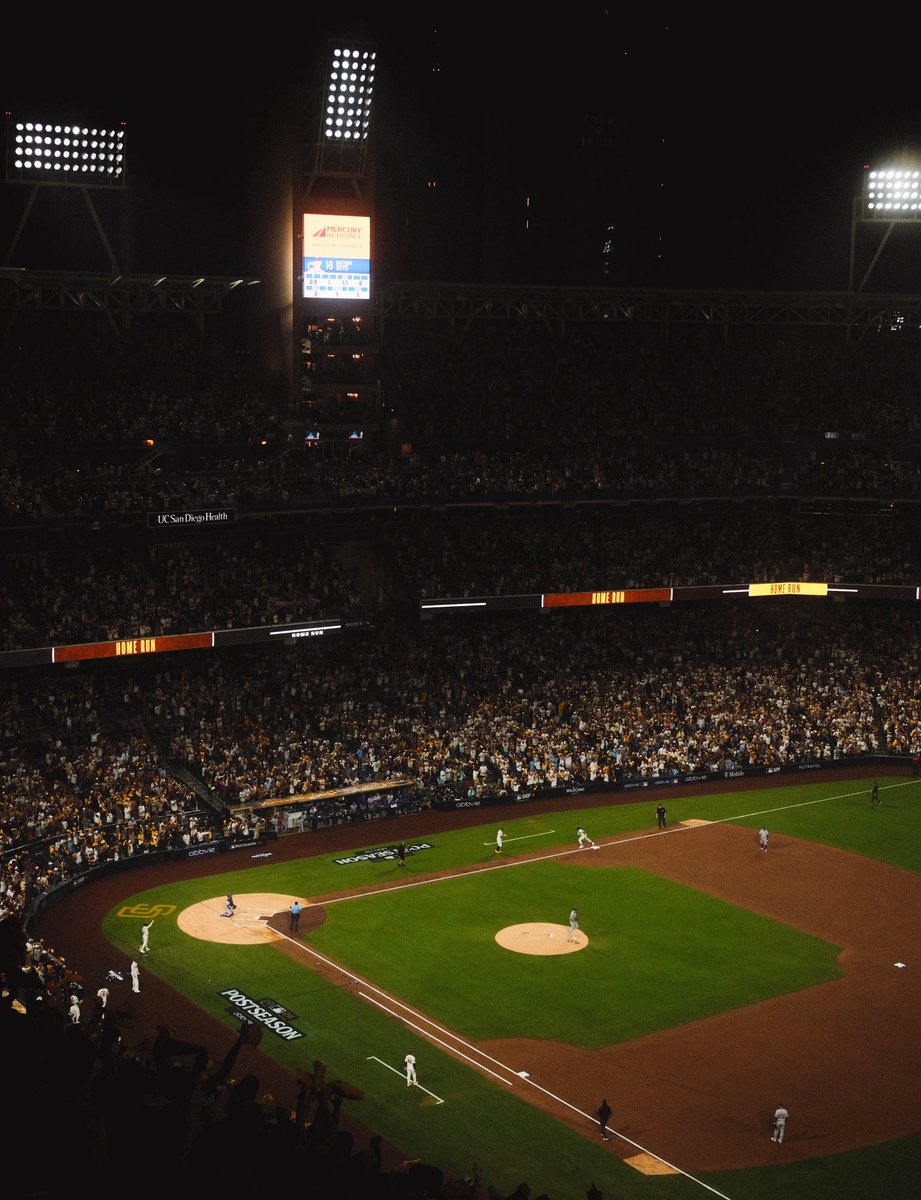 TOside19's tweet photo. 2026 Game 1 Wild Card scenes https://t.co/MAj0JZfBLL