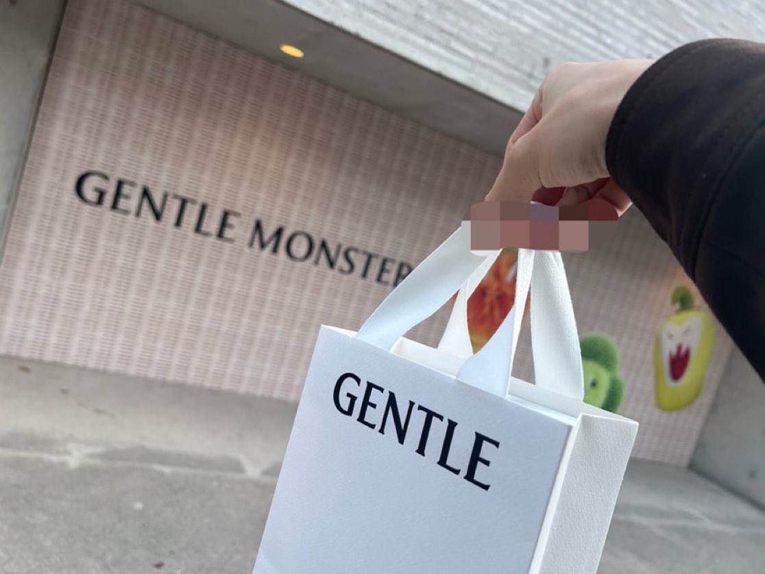 shibainv_fx's tweet photo. 韓国で新しいサングラス買ったけど、次のサムギョプサルのお店に全て置いて帰国してしまいました。南無阿弥陀。 https://t.co/NGQcEzDnqm