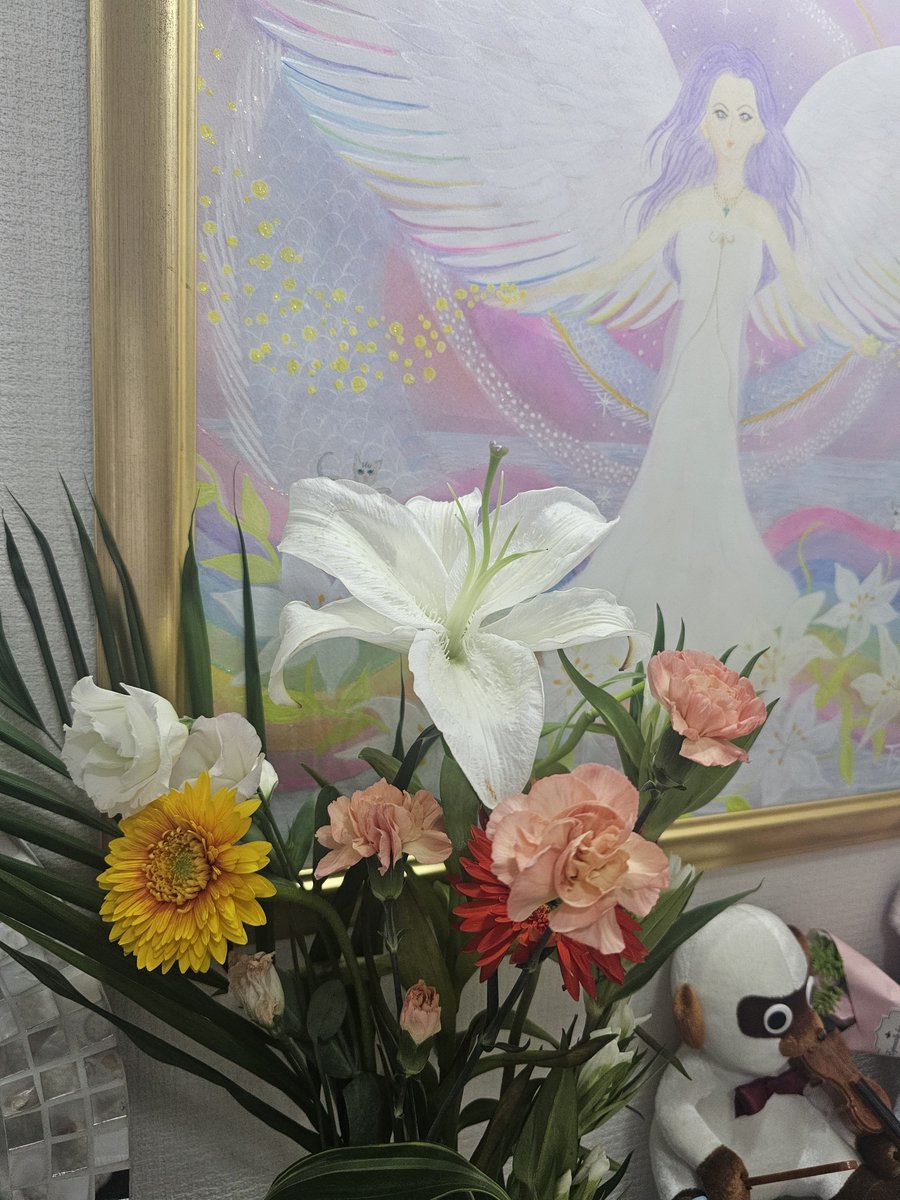 yamatun's tweet photo. 最近やっと、ユリが出てきて嬉しい。
ユリは夏以外のイメージ。
トルコキキョウも良く見るので、季節なのかなぁ〜✨ https://t.co/TfhmMk9nlz