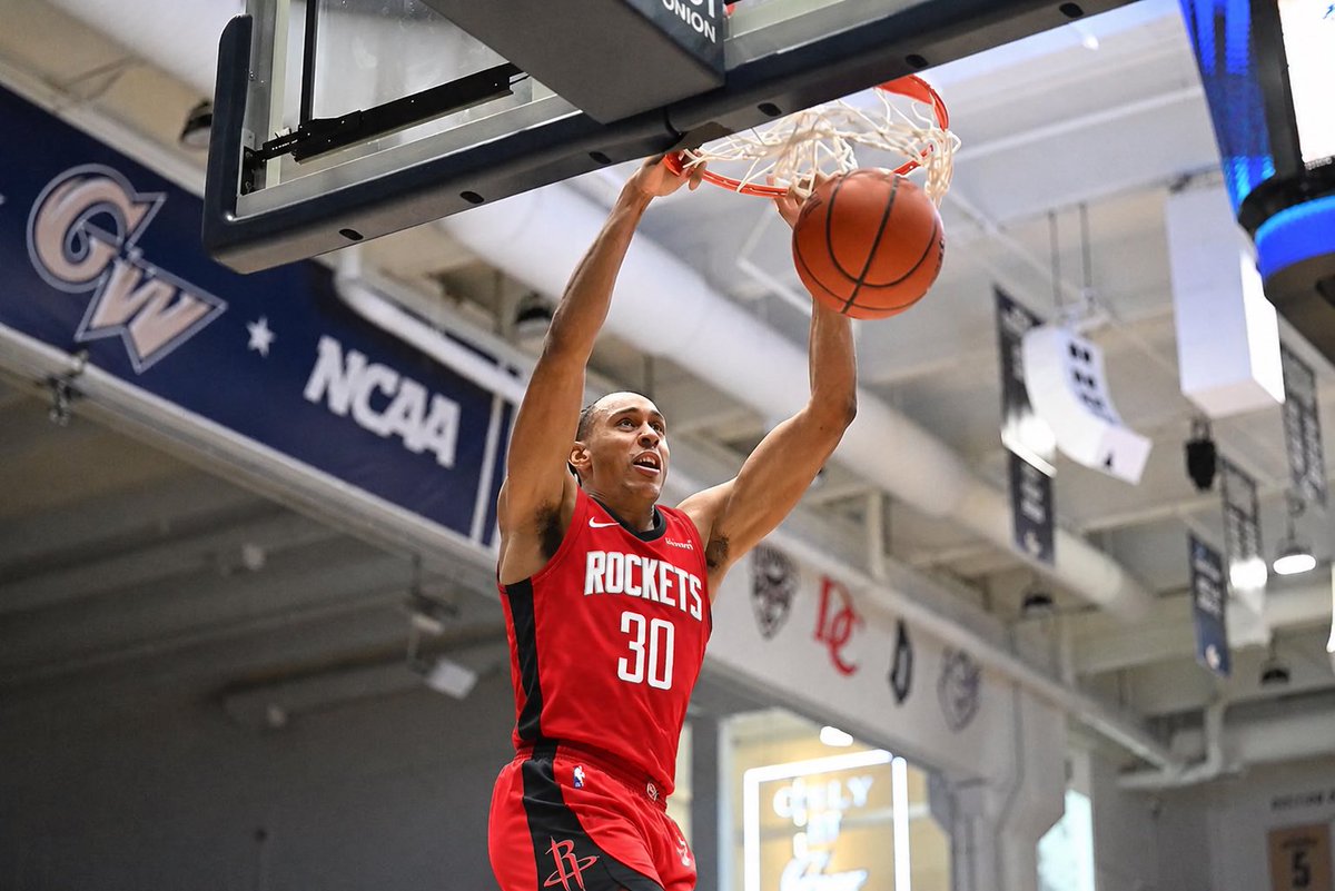 DomDeportes's tweet photo. El 🇩🇴 Rafael Castro fue dejado libre por Houston ,Castro había  firmado con Houston un contrato two-way  el 26 de agosto…. Con esto los Rockets liberan así uno de sus espacios two-way. El pivot buscará  una nueva oportunidad antes del inicio de la temporada. https://t.co/S9Q3Y2oKvz