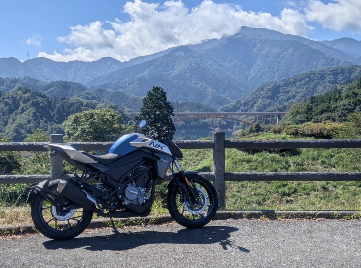 cfmoto_sagami's tweet photo. 【CFMOTO CFLITE 250NK】
この250cc注目はこの2つ✌️
車重わずか151kg!
乗り出し価格555,100円!
軽くて扱いやすく
初めてのバイクにもセカンドバイクにもオススメ!
価格も軽さも妥協したくない方、ぜひ250NKをチェックしてください🏍️
試乗可能♪
#CFMOTO #CFLITE #250NK #CFMOTO相模原 https://t.co/x4m8WHaEuR