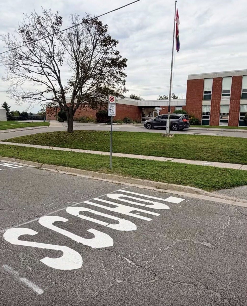 atensnut's tweet photo. Oh My……and in front of a “SCHOOL”. https://t.co/hNBSiHCBkT