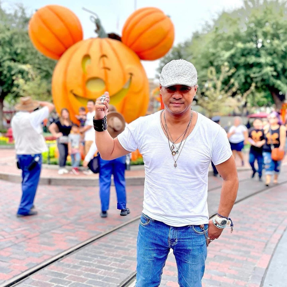 TyroneTann's tweet photo. Happy #October1st Yall! Let the #HalloweenSeason Begin!!! ;) https://t.co/PlLRr0ufBP