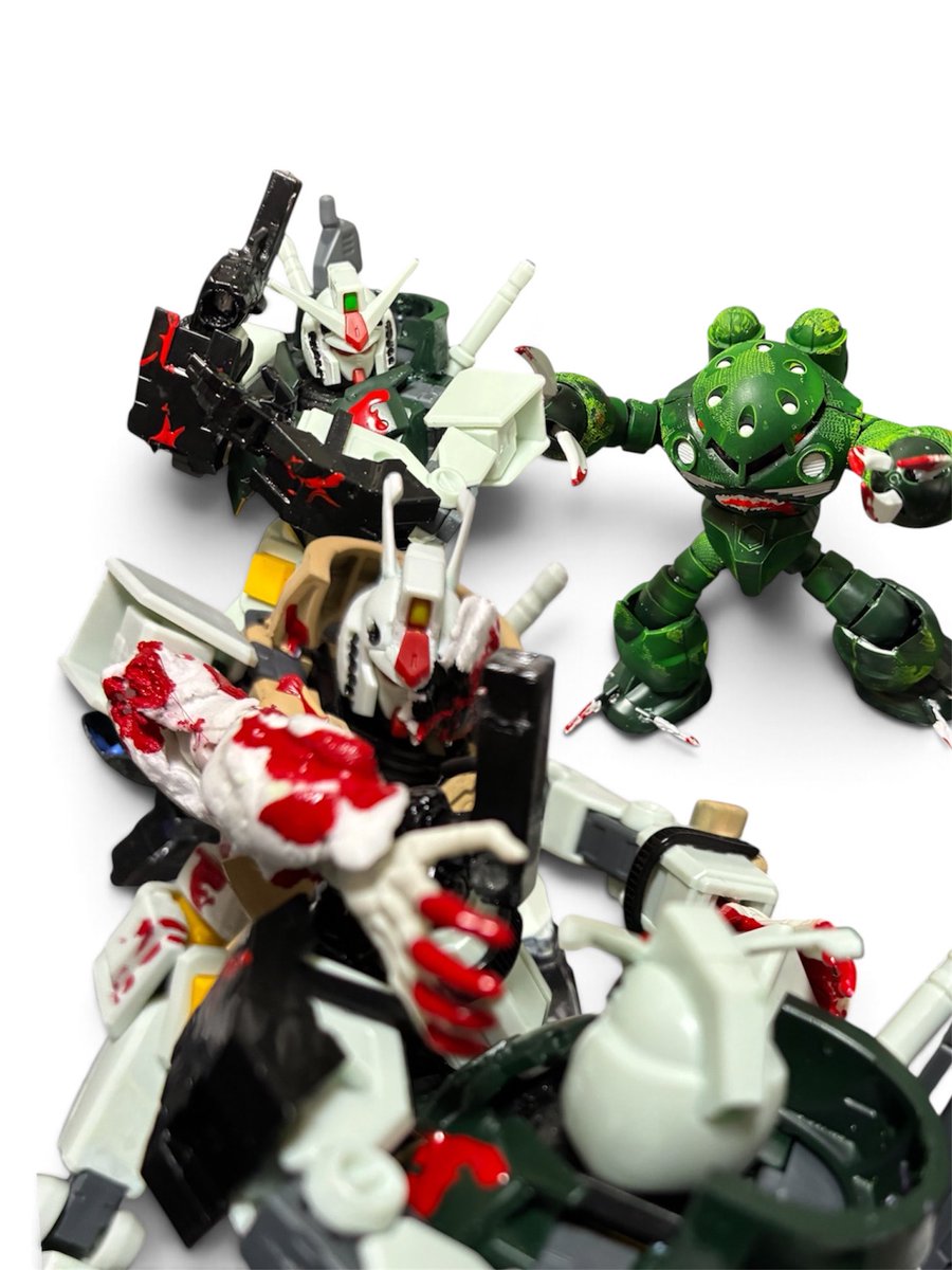 okinasan91's tweet photo. プラス要素でいいものができたので再投稿。おつゆいは^_^USJのハロウィンネタに引っ張って、EGガンダムとHGズゴックのハロウィンコラボです^_^ #ゆいはのガンプラ鑑賞会 #ハロウィン #バイオハザード https://t.co/DpDH3kUxcV