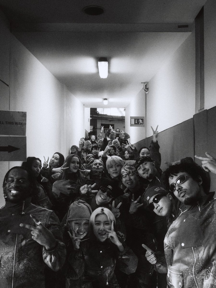 jeonIves's tweet photo. jungkook posted 20 pics of all bts dancers on their arirang tour😭 https://t.co/DxlZwUAWdZ