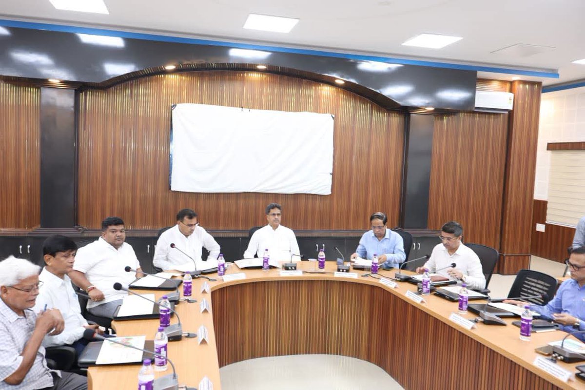 NewsStar69313's tweet photo. Chief Minister Dr. Manik Saha Instructed Officials To Prepare For A Grand Diwali Festival &amp; Fair.
#Chief #Minister #Dr #Manik #Saha #Instructed #Officials #Prepare #For #Grand #Diwali #Festival #Fair #Udaipur #Agartala #Tripura 
https://t.co/IOWpwkBYYH https://t.co/xUqbl3ckUz