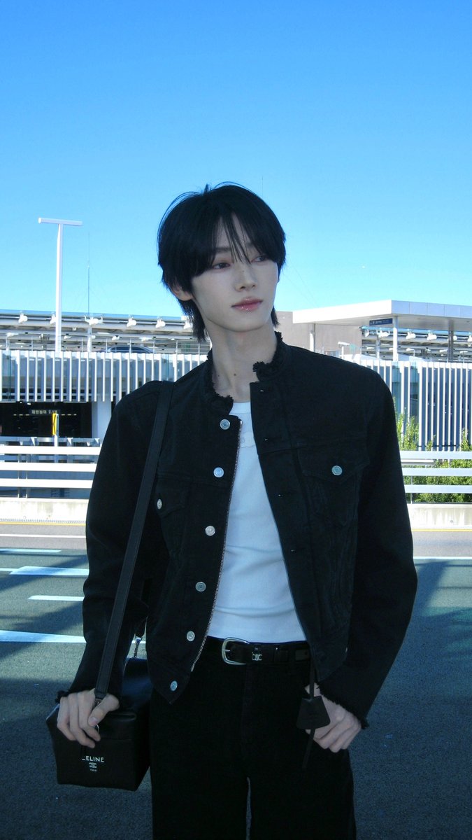zhEnlO5's tweet photo. あのぅ、この方が、明日開催の、パリのファッションウィークに、登場される方ですか、、、、、？？？？？？？？？？？？？？？？？？？？ネ申 https://t.co/ueUCor4xD7
