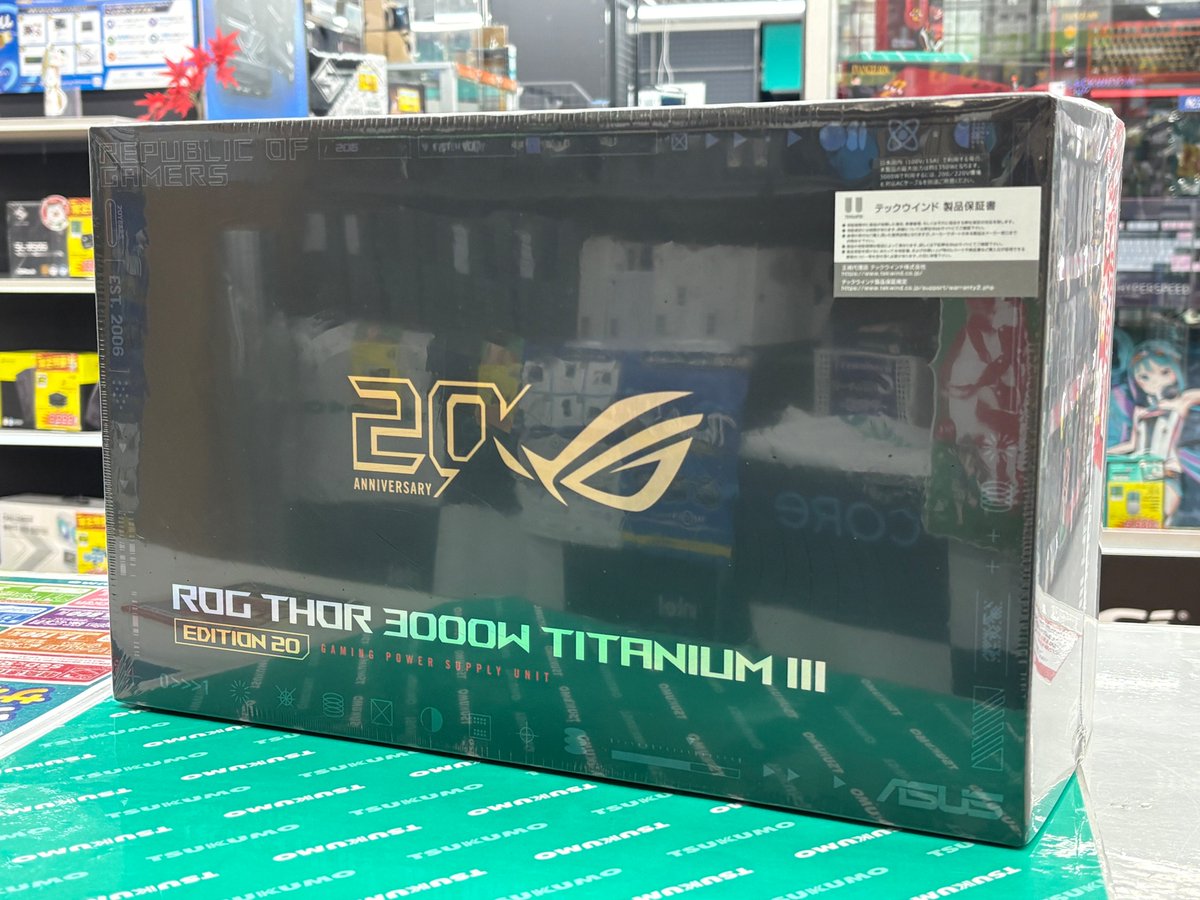 Tsukumo_Namba's tweet photo. 【PCパーツ】
ROG 20周年記念モデル、なんば店は電源ユニットのみ在庫ございます！

4基のRTX5090の運用にも対応した3000W TITANIUM電源！

ROG Thor 3000W Titanium III EDITION 20
税込159,800円

12V-2x6は保護機能を搭載した『ROG Equalizer』ケーブルを採用しています！ https://t.co/4MGhEe0WAB
