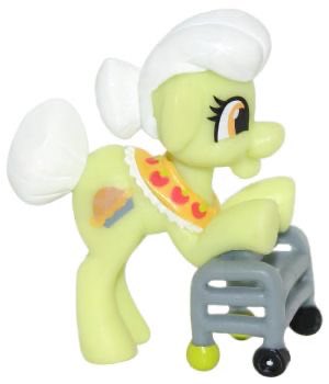 missmimimocha's tweet photo. oh my sweet old baby i will have you one day literally my dream i want her so bad she’s the cutest #mlptwt #mlpg4 https://t.co/3nhNAM6xI0