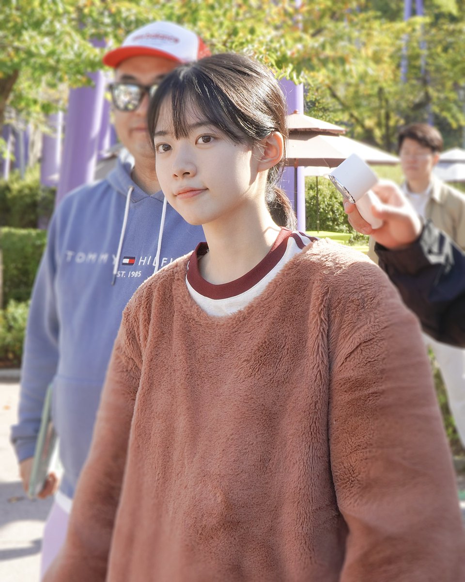 yooborn_company's tweet photo. 📷
이재인 배우 드라마 <개인적인 택시>  𝐁𝐞𝐡𝐢𝐧𝐝 𝐒𝐡𝐨𝐨𝐭

귀여움이라는 게 인형 탈 써서
숨긴다고 숨겨지는 것도 아니고 (՞⸝⸝•̀㉦•́⸝⸝՞)

재인배우만의 방식으로 풀어낸 연우의 청춘의 밤🌃
지금 바로 넷플릭스와 FOD에서 만나보세요 🤎

#이재인 #leejaein 
#드라마 #개인적인택시 https://t.co/E1UxVr3KBW