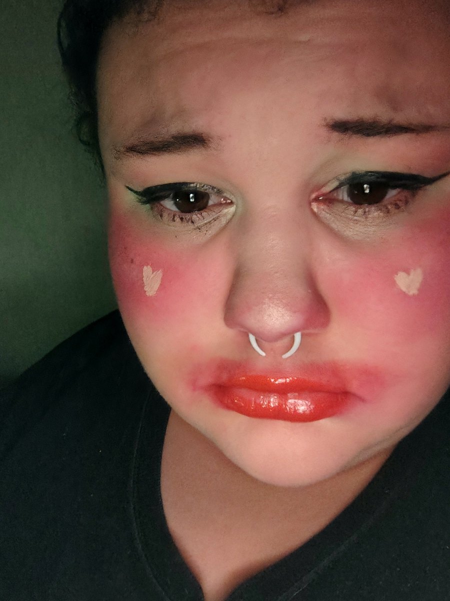 ballsacksallsac's tweet photo. I tried messy makeup 🧍‍♀️
idk if I like it, I wish I had more colors 🥹
warning: very unflattering pictures ft. double chin 🩷 https://t.co/MSjYv6TRck