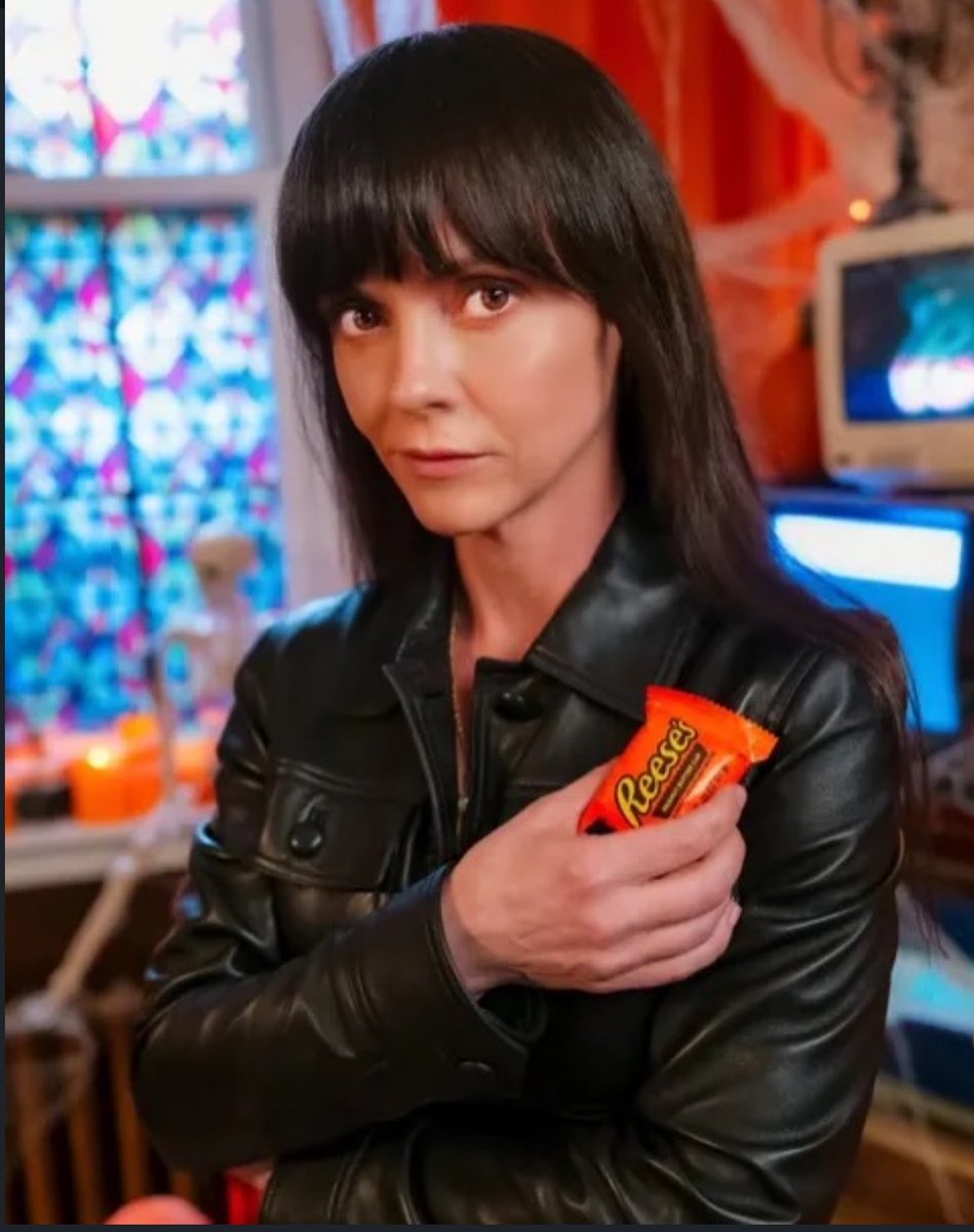 dykericci's tweet photo. holding the reese cup that makes u fierce https://t.co/KZQ9YJnVT3