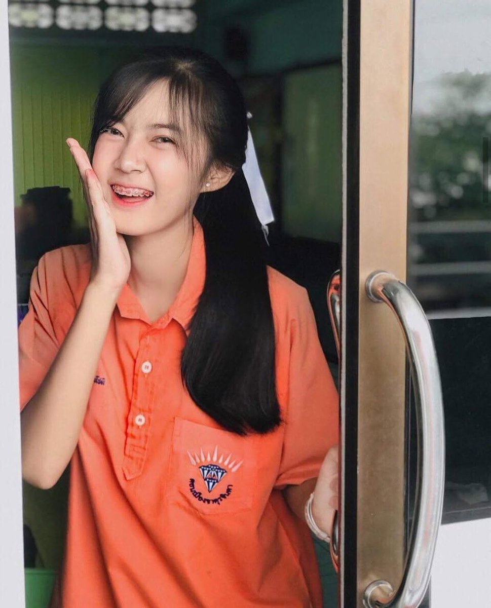V_Callveri's tweet photo. ยิ้มวันละนิดจิตแจ่มใส่😍 https://t.co/12YeLKsL2z