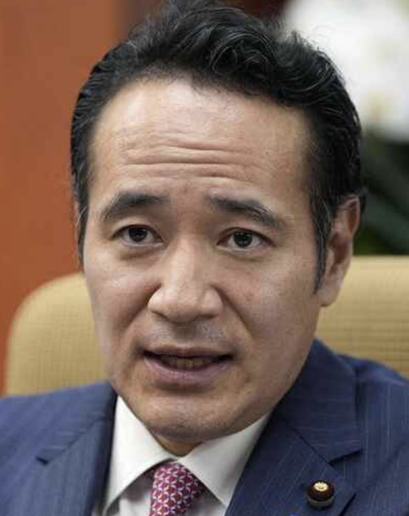 AfYjpB3h5Hp0n6g's tweet photo. 「大臣になる前の『いち国会議員』時の発言なので、大臣としての発言は控えさせて頂く…」と逃げる梁農水大臣…

自民党応援しなかったから補助金カットって言ったのにやっぱり逃げる裏金議員！

こんな男をお粗末にも大臣にした高市早苗…
ホント、大臣失格！議員もヤメロ！
国民を舐めてます！😩 https://t.co/CLeeNqD01Q