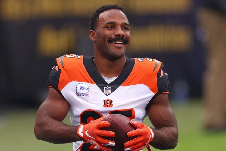 HeyPochama's tweet photo. When I hear or see G. Bernard, I always think Giovani Bernard https://t.co/OlBgeGRRgT