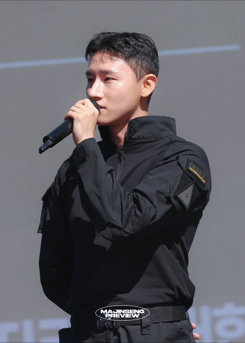 ma_jinseng's tweet photo. 261002 지상군day2 #창균 #아이엠 #IM 충성 일병 임창균🫡 https://t.co/Zk64j2FhTS