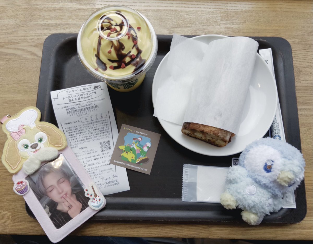 Uyu__ma1's tweet photo. スタバ行ってポケモンマスターしてきた(?)初出しフウマさんとぽっちゃま🩵 https://t.co/u2hEDA0zfm