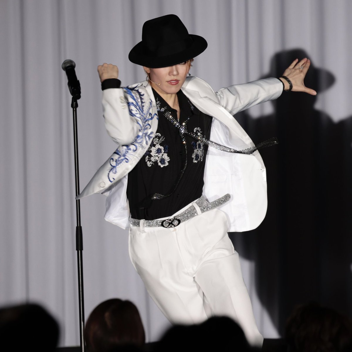 hiryu_tsukasa's tweet photo. この度、3度目の単独ディナーショーをさせて頂きます。
 タイトルは
 『Thankfull〜YOU〜 飛龍つかさ15th Anniversary Dinner Show』

です。

2012年に初舞台を踏んでから15年という節目にディナーショーができて、とても幸せです。よろしくお願いいたします。
 
詳細🐉↓
https://t.co/AKQb2s8jPt https://t.co/B4UqWSCsTQ