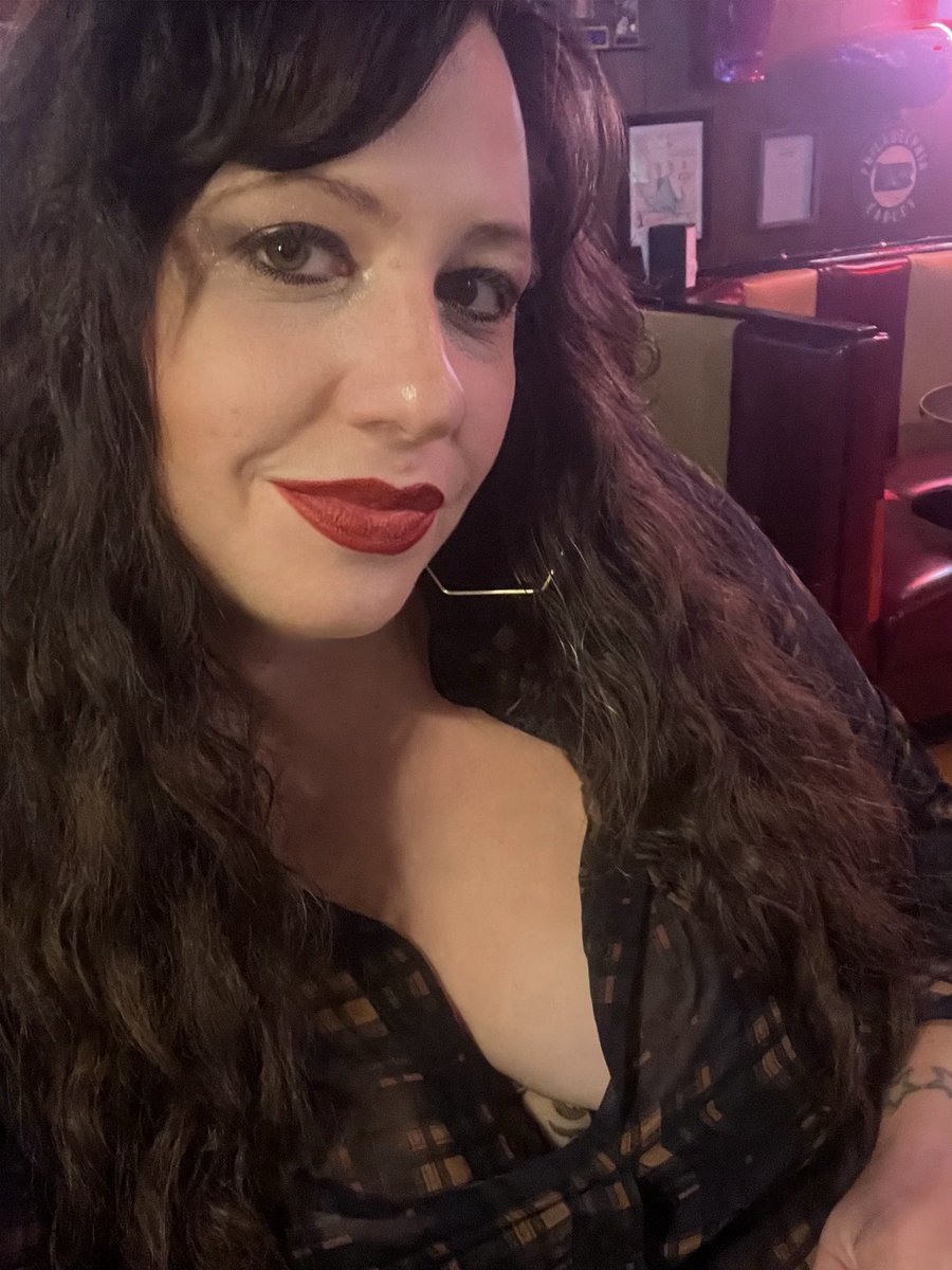 aprilforsythart's tweet photo. 🌃💋 
#april #goodfortune https://t.co/2xPbvGpV1G