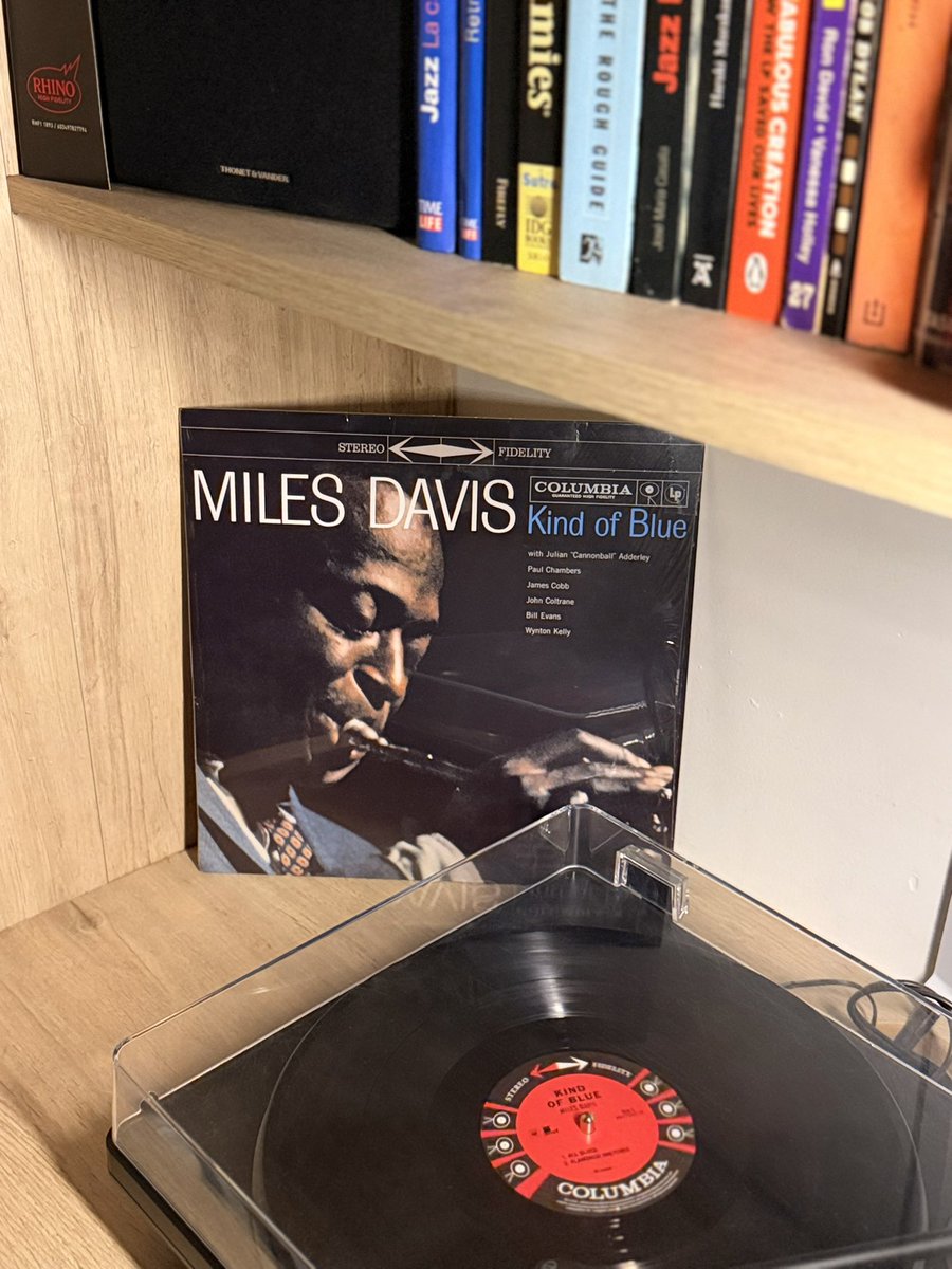 Kriptonite____'s tweet photo. Back to basics.

Miles Davis - Kind of Blue (1959) https://t.co/MhMa3MS6Dw