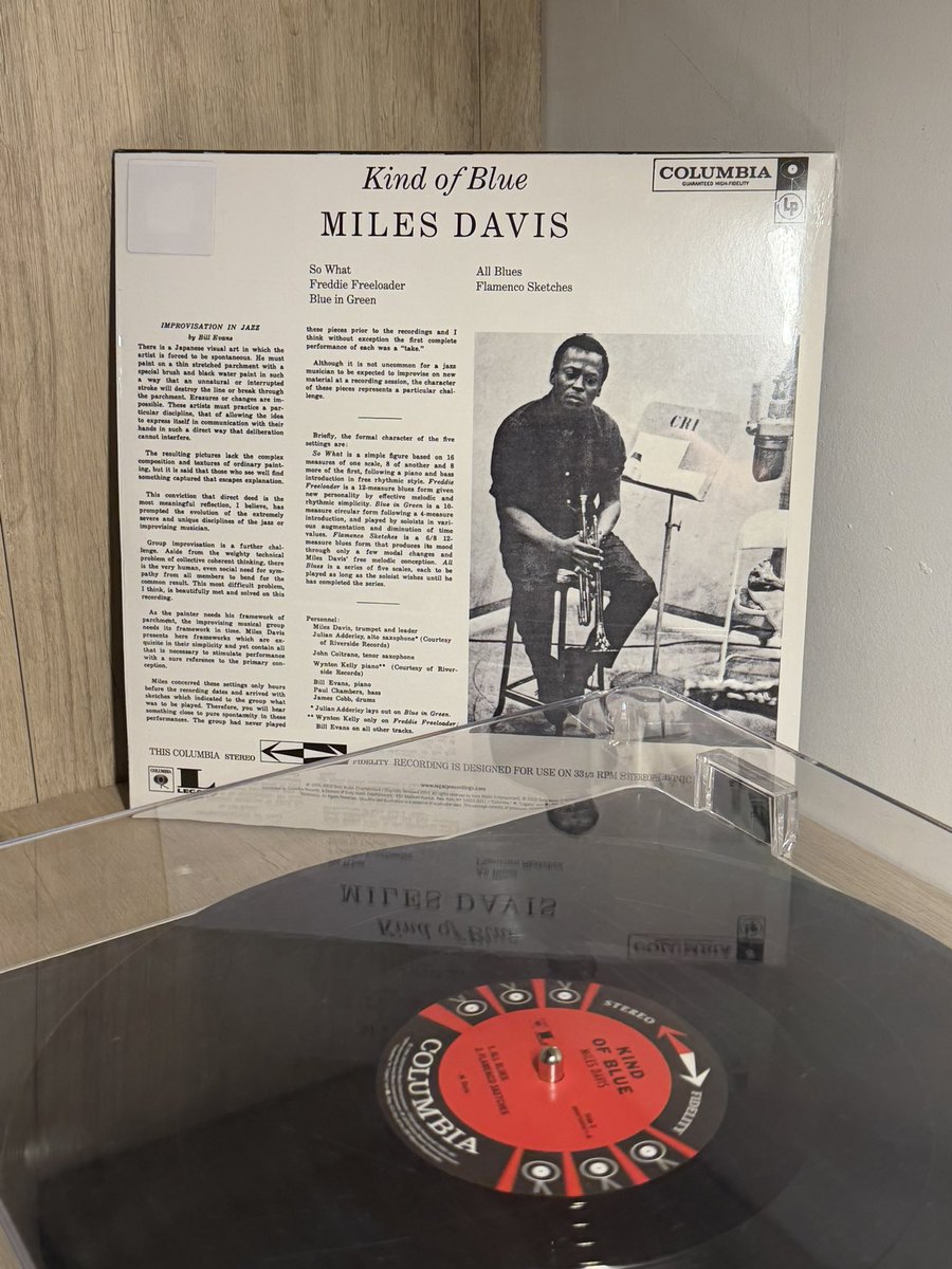 Kriptonite____'s tweet photo. Back to basics.

Miles Davis - Kind of Blue (1959) https://t.co/MhMa3MS6Dw