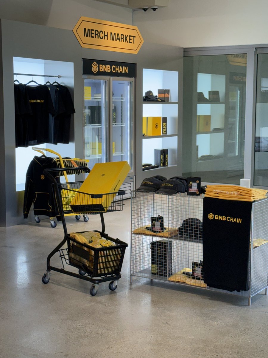 0xsandy1913's tweet photo. BNB Chain 首尔快闪店
欢迎大家来打卡 包出片的💛🖤 https://t.co/vuL80ZYzJX