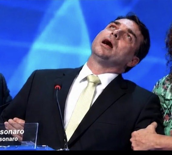 fab_larissa's tweet photo. @folha 🤣🤣🤣🤣🤣🤣🤣 https://t.co/mWwx4EZg3j
