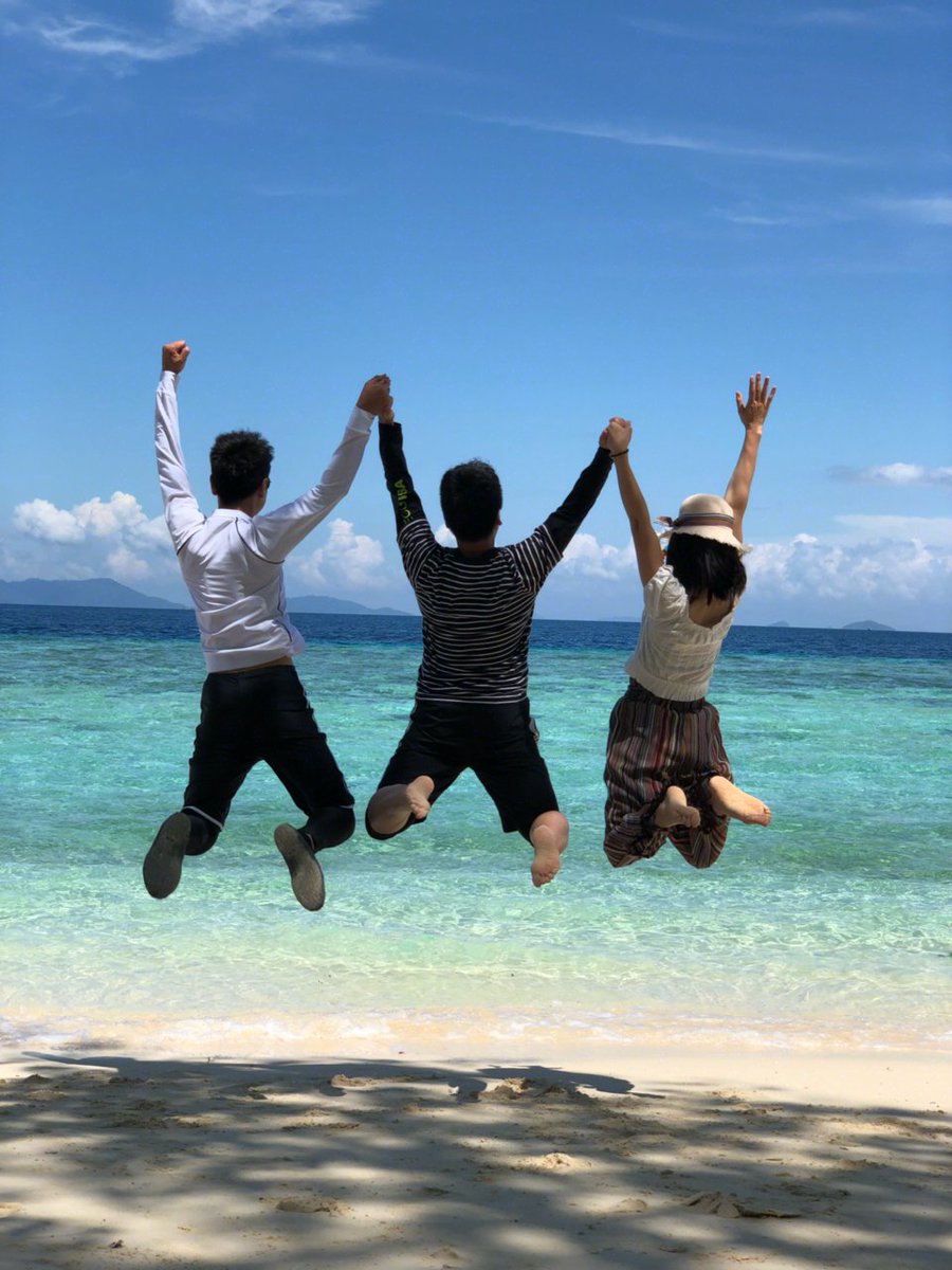 amanda_mar_42's tweet photo. Lanhhan and Xian vibe at the city’s bustling waterfront, waves crashing with every laugh https://t.co/ErNQdQxSlY