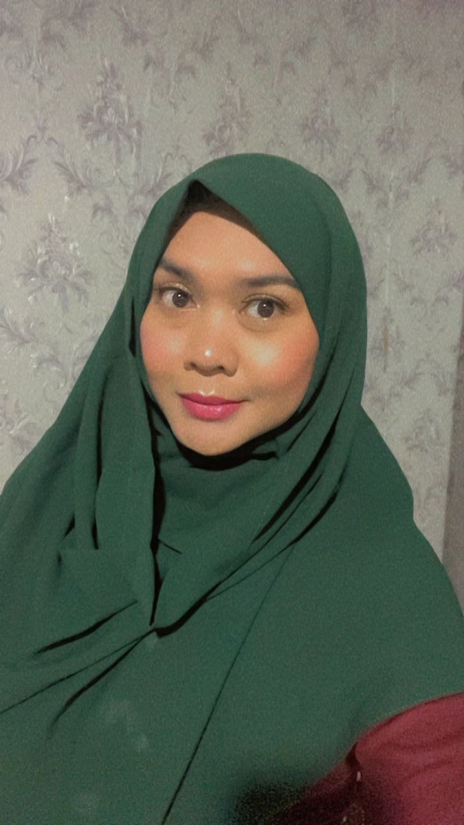 cicifemboy's tweet photo. Jangan lupa sholat jumat bagi laki2 muslim. Aku tunggu dikamar aja 😭 #femboy #crossdresser #cder #cderhijab https://t.co/cPQBzbwOyK