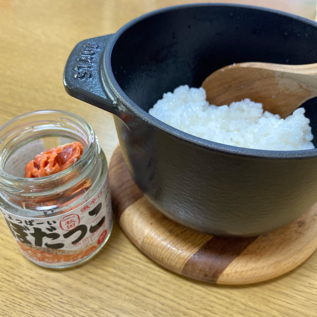 kukuri_cucuri's tweet photo. お昼ご飯。

ストウブで新米を炊いてぼだっこで食すという贅沢ご飯♪
チリ産じゃないから買ったけど美味しい♡

ただ…干し鱈でお茶漬けとか普通に食べてたから、ちょっとしょっぱめの鮭(笑)
私は無添加の梅干しの方が白米進む。
慣れると鮭フレークはもの足らなくなりそう…危険。

#ぼだっこ https://t.co/zRERM5M5sy