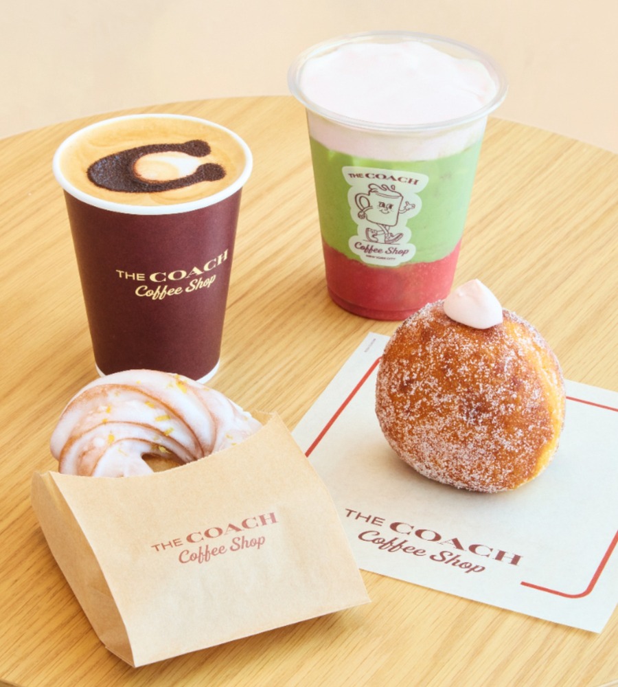 fashionpressnet's tweet photo. コーチが手掛けるカフェから秋限定メニュー、パンプキンチャイラテやかぼちゃ×キャラメルのマフィン - https://t.co/JAxQXk4eAJ https://t.co/hVxUmJ94U9